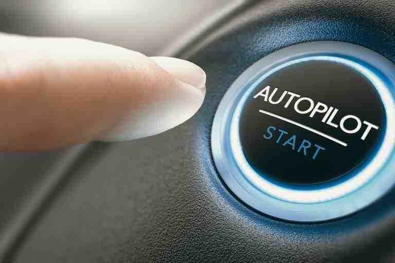 Le pilotage automatique dans le couple